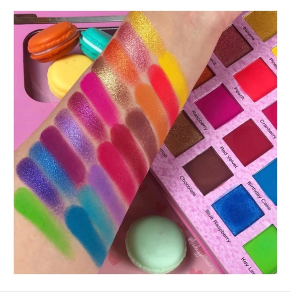 Glamlite Cake Eyeshadow Palette - Picture 3 of 11